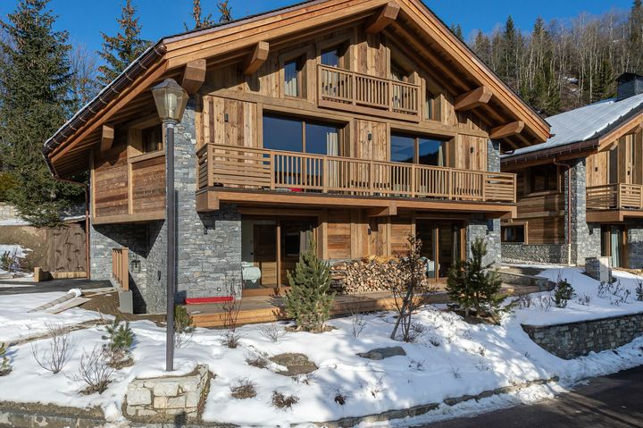 Ski Chalet in Meribel, 5 bedrooms, Log fire, Wi-Fi, Heated Boot Room ...