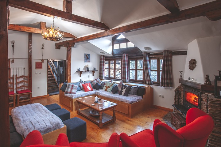 Cosy lounge with log fire 